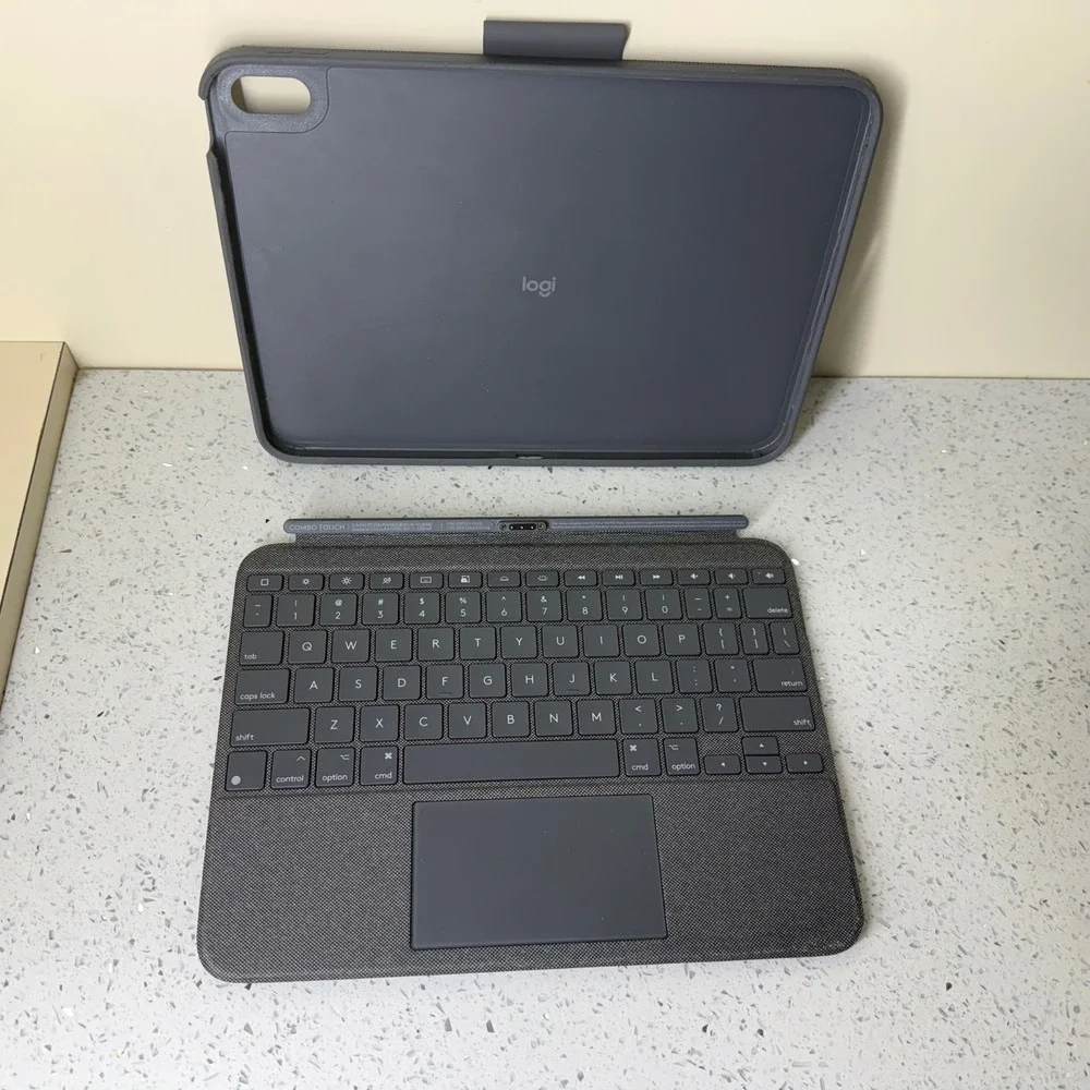 Logitech Combo Touch iPad Pro 11 Grey Backlit Keyboard Case Trackpad YU0081